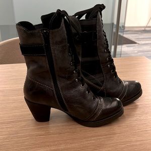 DROMEDARIS COMBAT BOOTS.  Size 38